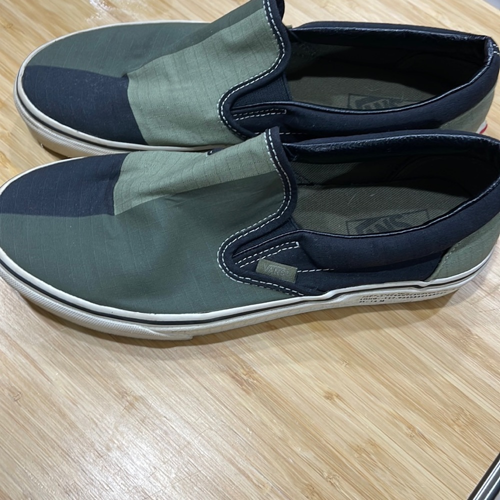COPY - Vans mens sliders 8.5or WOMEN’S 10black Army Green color blocked only wo…
